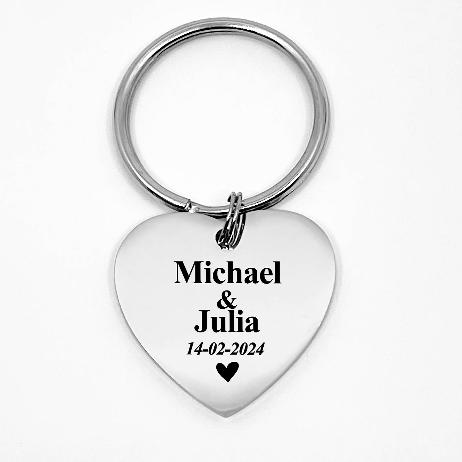 Personalisierter Herz-Schlüsselanhänger mit Namen und Datum